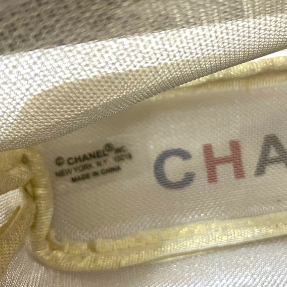 CHANEL Gold Cosmetics Pouch in Mesh RARE - Picture 4 of 6